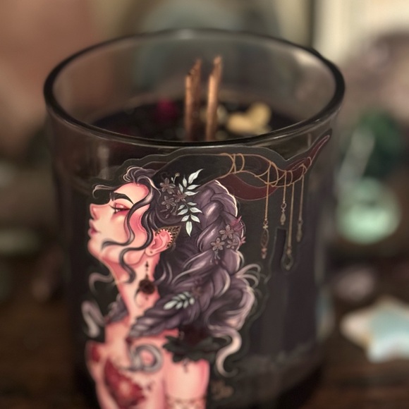 Capricorn Zodiac Crystal Candle - Picture 3 of 10